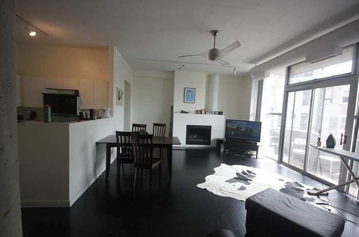 1st image of 939 W Huron St Unit 204
