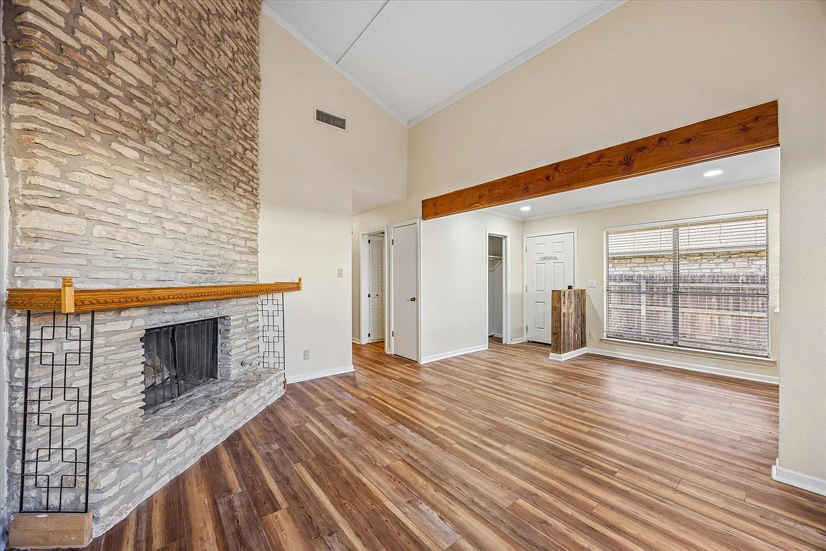 Building Photo - 2808 Thrushwood Dr #B