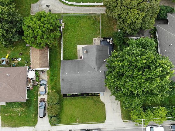 2nd image of 618 E Lawn Ave