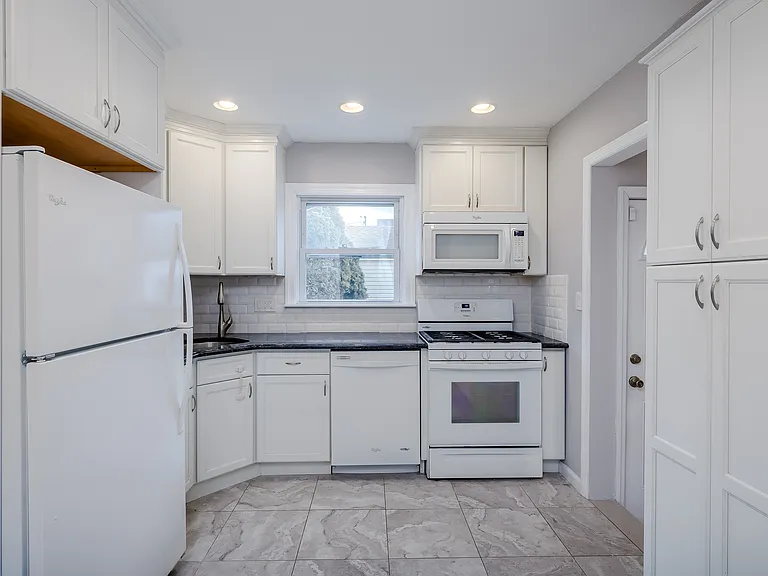 152 Charles St #1 — Photo 5