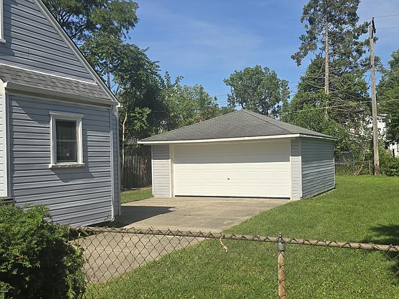 2nd image of 4957 Mayfair St