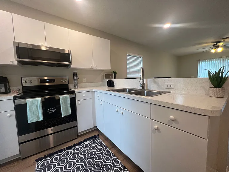 Village Park Townhomes | 2 & 3 Bedroom Apartments in Lady Lake, FL — Photo 9