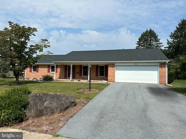 27 Blaine Ave, Leola, PA 17540