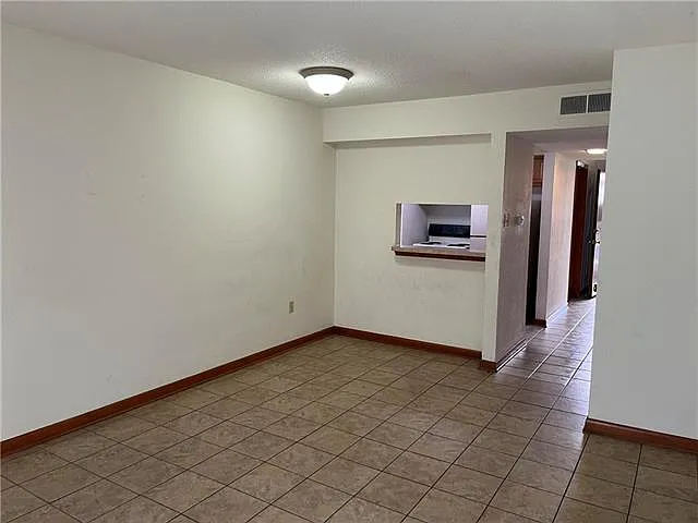 2 bed, 1.5 bath, 960 sqft, $1,400 — Photo 4