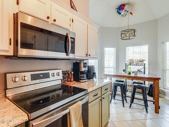 5th image of 12639 Cody Dr