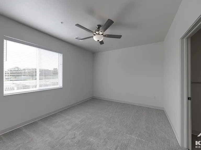 Liberty Gardens Apartments — Photo 37