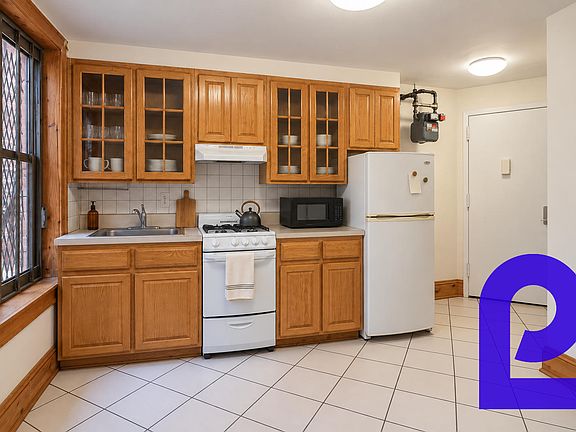 2nd image of 110 Macdougal St APT 9r