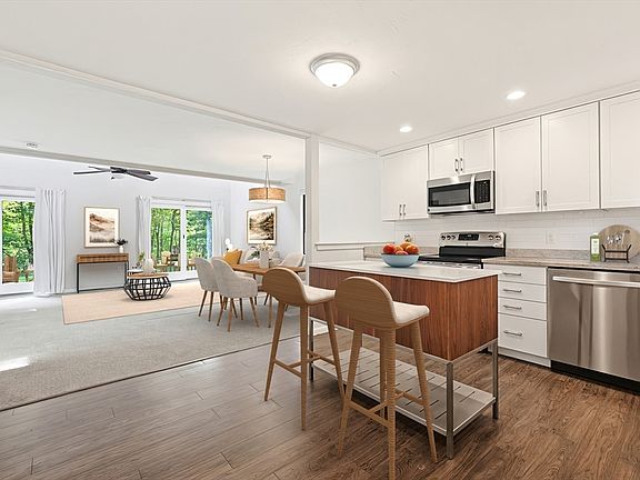 4th image of 406 Bay Rd #6