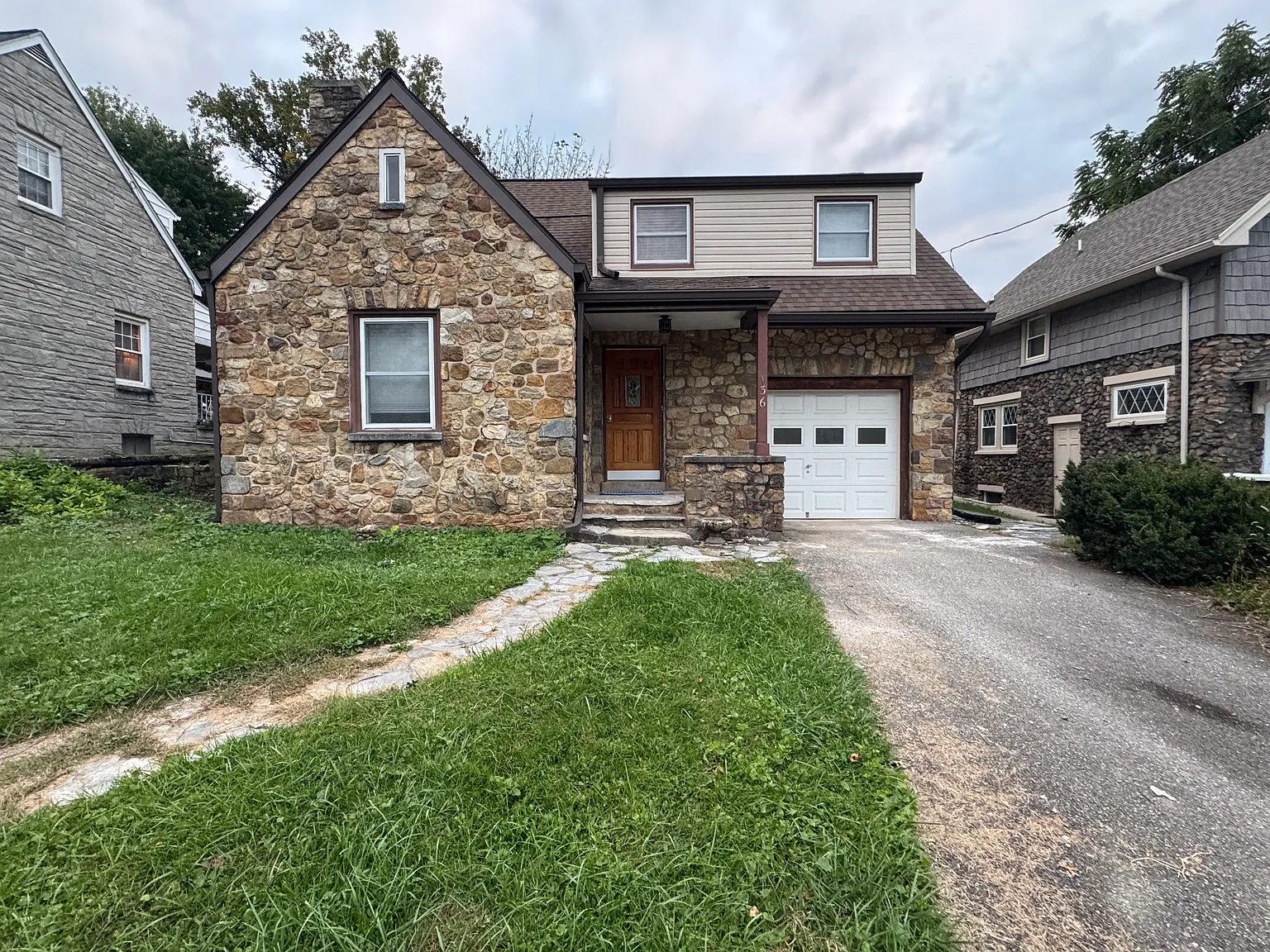 3 bed, 1.5 bath, 1640 sqft, $2,000 — Photo 1