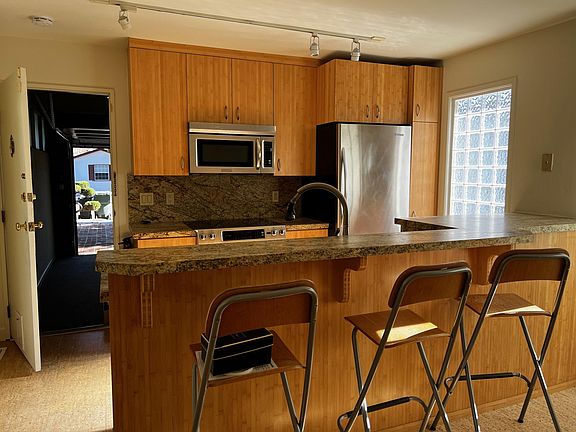 3rd image of 356 Fernando Ave
