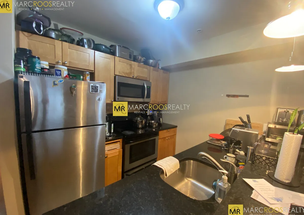 3 bed, 1655 sqft, $3,900 — Photo 2