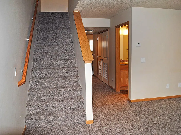 4633 Hubbell Ave — Photo 3