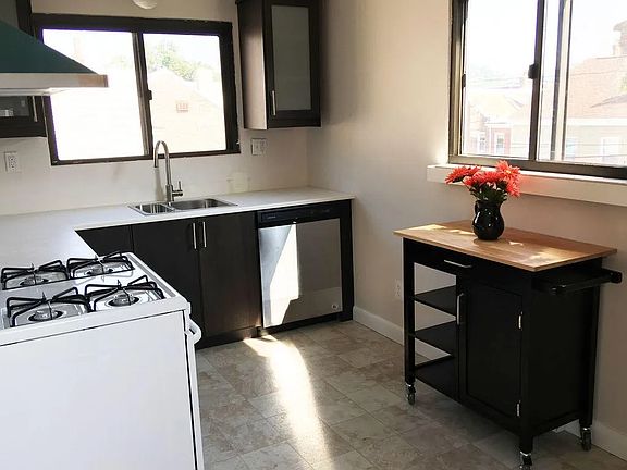 Kitchen (empty)