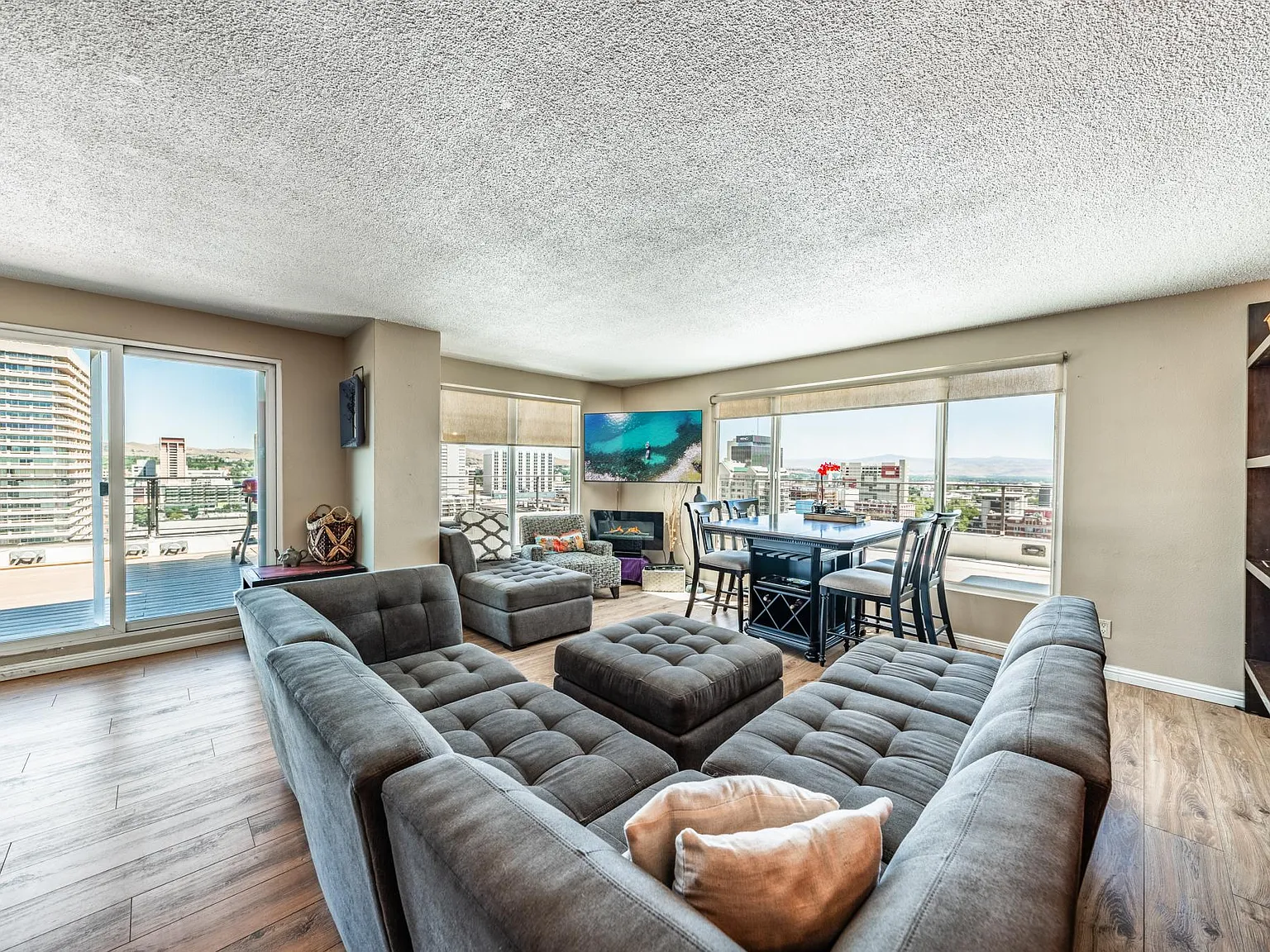 2 bed, 965 sqft, $2,900 — Photo 2