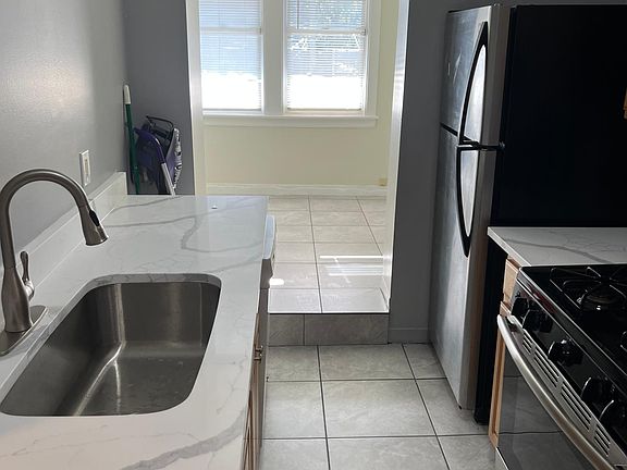 3rd image of 813 S Oak Park Ave APT 2N