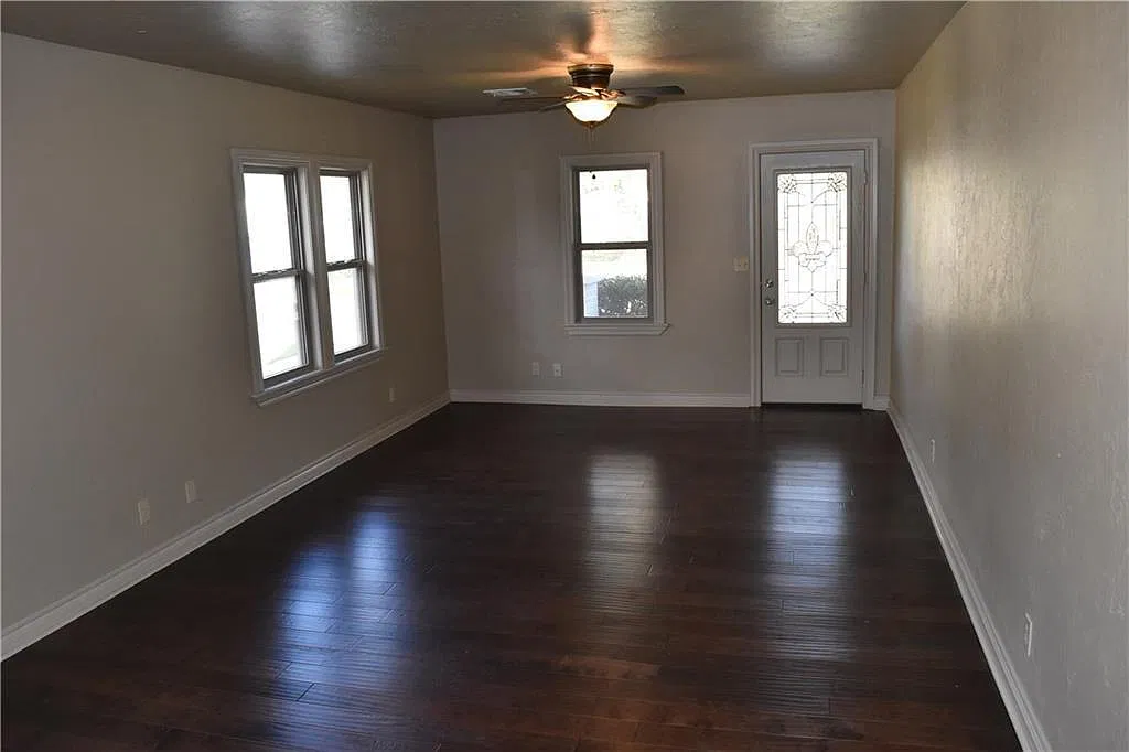 3 bed, 1196 sqft, $1,200 — Photo 2