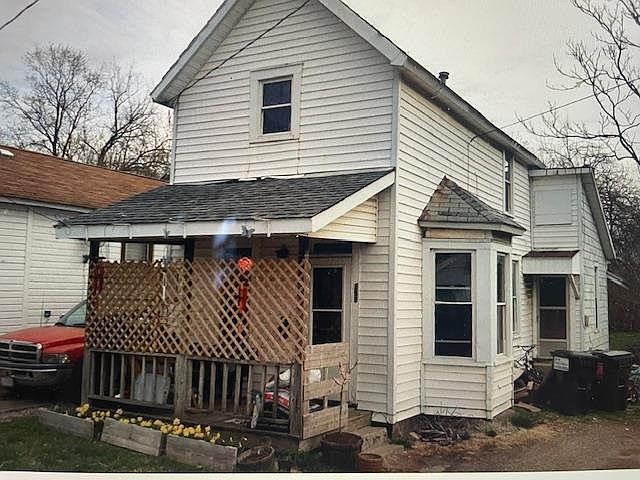 1st image of 252 Bowman St N