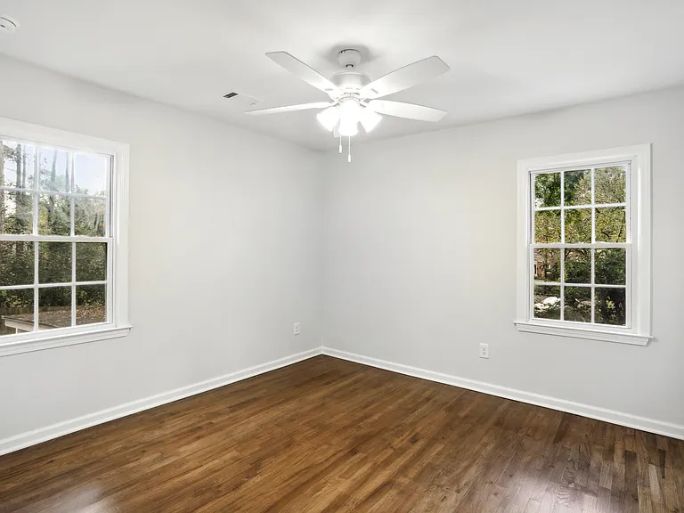 627 Scott Cir — Photo 17