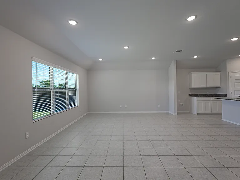 1919 Rolling Ridge Dr — Photo 10