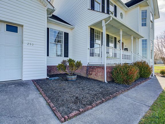 3rd image of 253 Wiltshire Dr