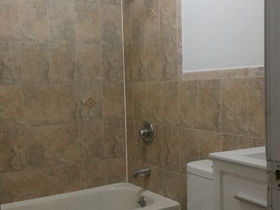 5th image of 215 Lexington Ave #23