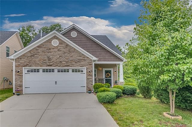 1st image of 109 Foxtail Ct #8