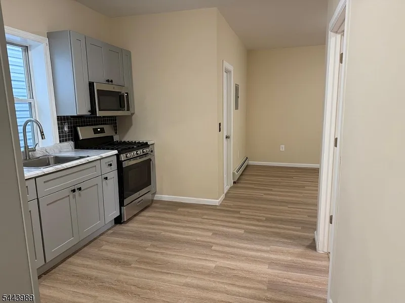 4 bed, 1.0 bath, $2,500 — Photo 3