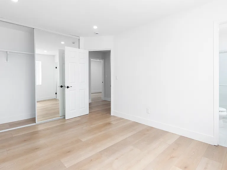 Bedroom1 (Master) - Fits King size