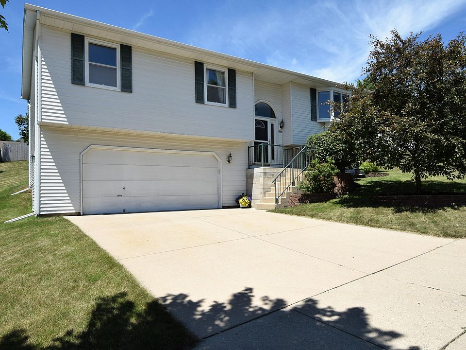 1st image of 300 Stewart Hill Dr
