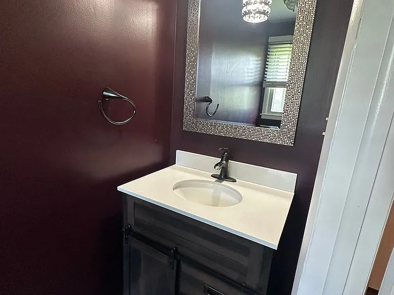 2063 W Highland Ln — Photo 14