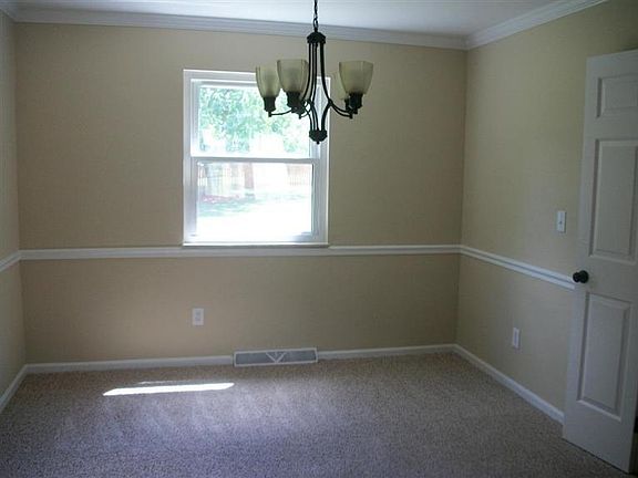 3rd image of 6687 Coachlight Way