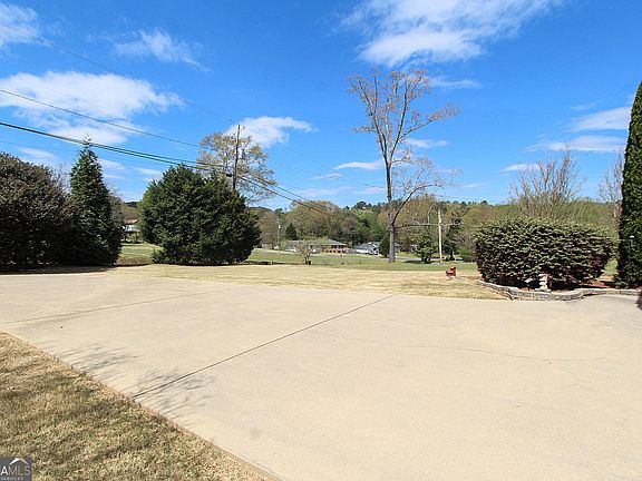 3rd image of 3 View Dr SE