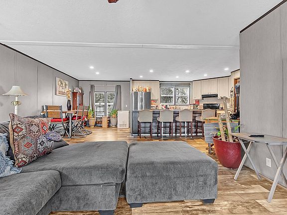 5th image of 664 Rialto Rd