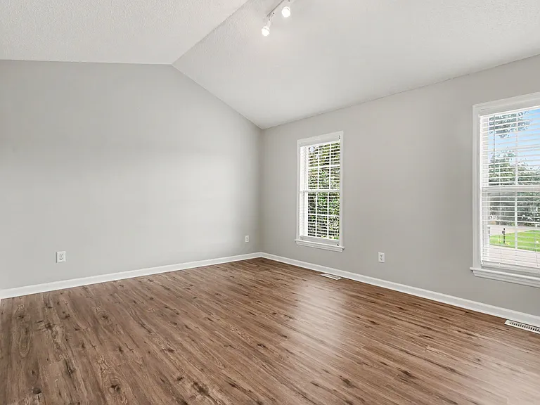200 Waterford Dr — Photo 18