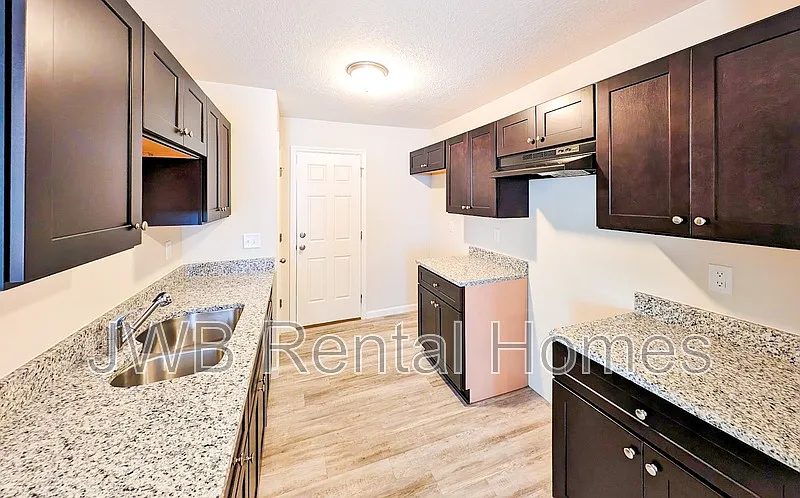 Eastside — Photo 2