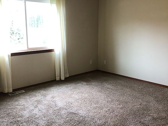 5th image of 533 N Montclair Ave