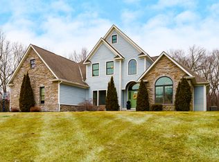 8638 Weeping Pine Ln, Kalamazoo, MI 49009