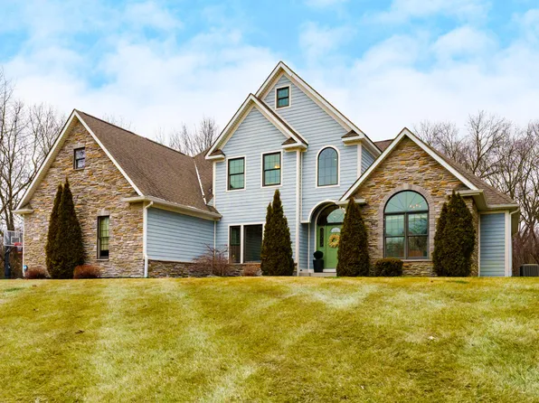 8638 Weeping Pine Ln, Kalamazoo, MI 49009