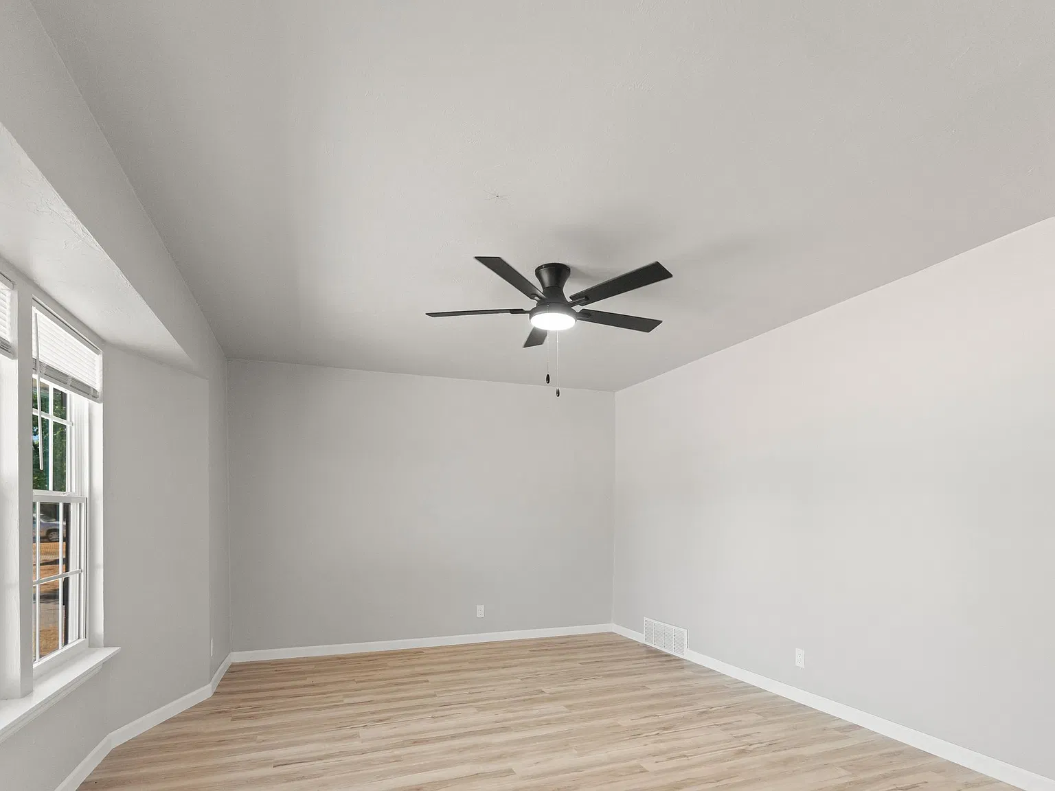 3 bed, 1.5 bath, 1115 sqft, $1,525 — Photo 2