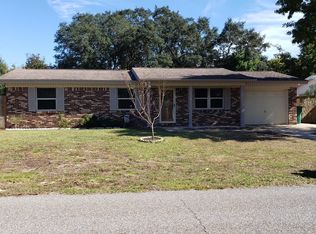 24 Berwick Cir, Shalimar, FL 32579