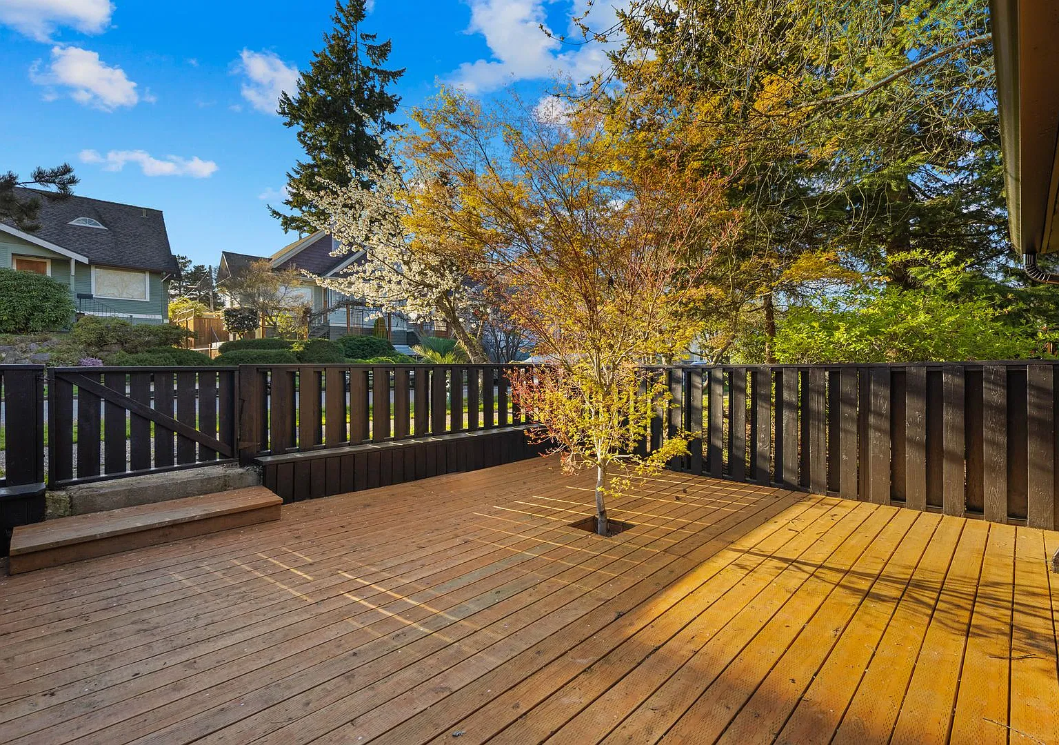 Gatewood Charmer w/Xtra Large Yard — Photo 2