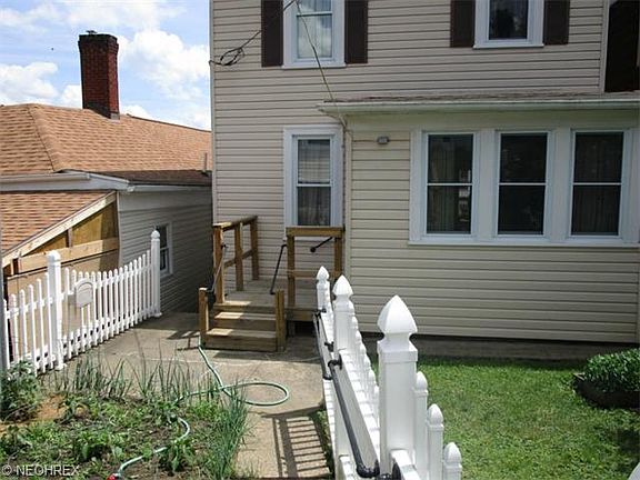 3rd image of 605 Vine St