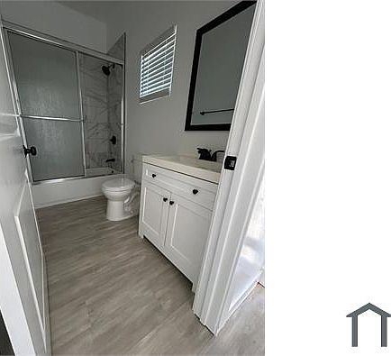 2nd image of 252 W 43rd St