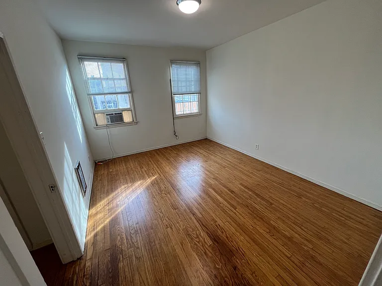 139 S Sweetzer Ave — Photo 17