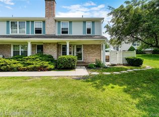 42124 Roscommon St, Northville, MI