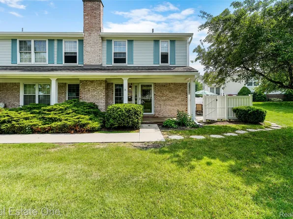 42124 Roscommon St, Northville, MI 48167