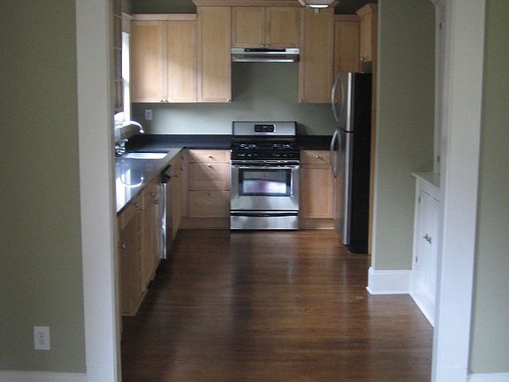 dining room to kitchen