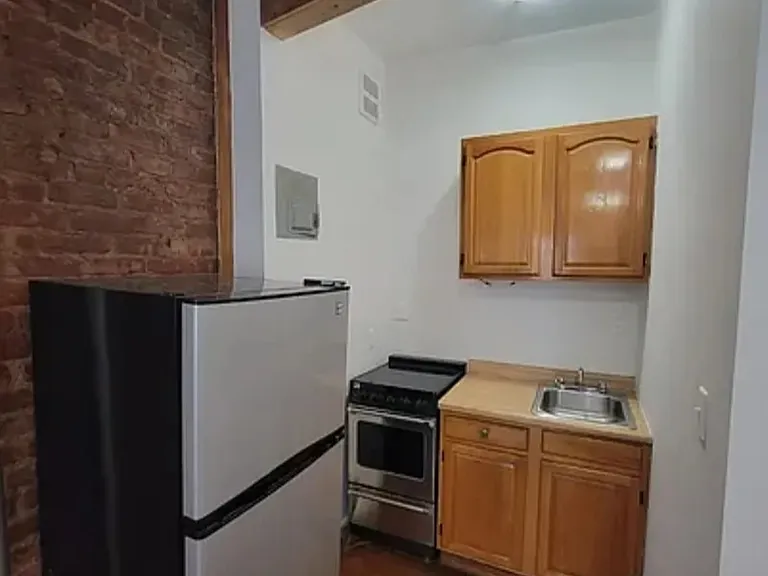 2336 2nd Ave #4R — Photo 3