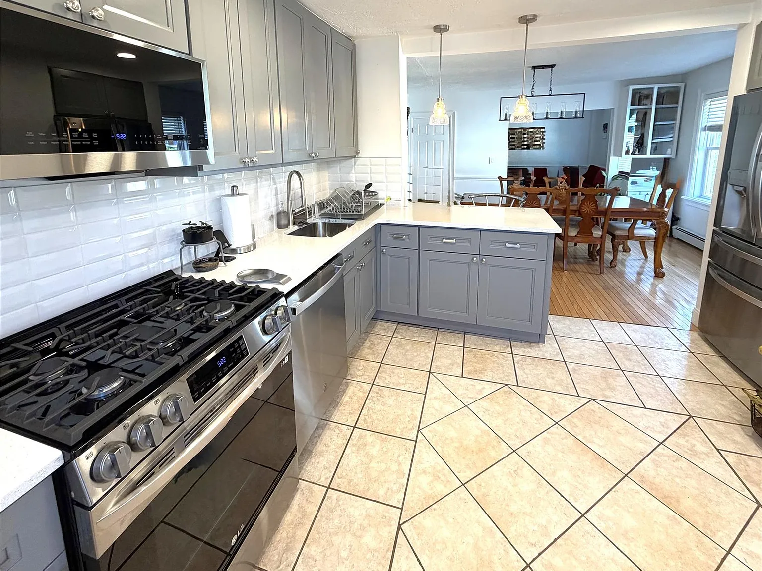 2 bed, 1.5 bath, 1400 sqft, $3,900 — Photo 3