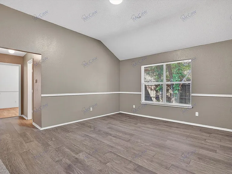 549 Dylan Ct — Photo 3